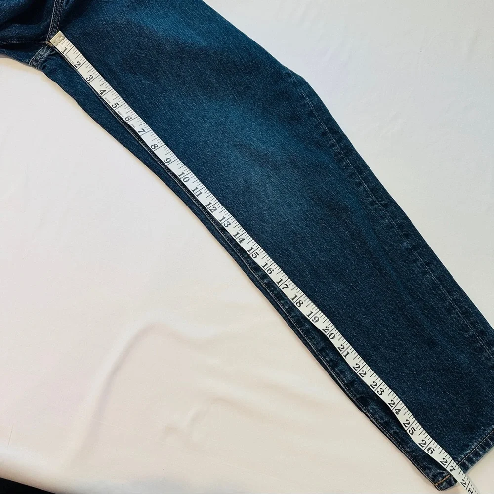 Uniqlo Relaxed High Rise Tapered‎ Leg Jeans Timeless Style